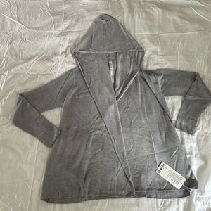 Lululemon Sundown Sweater Wrap, NWT. Grey, size 12